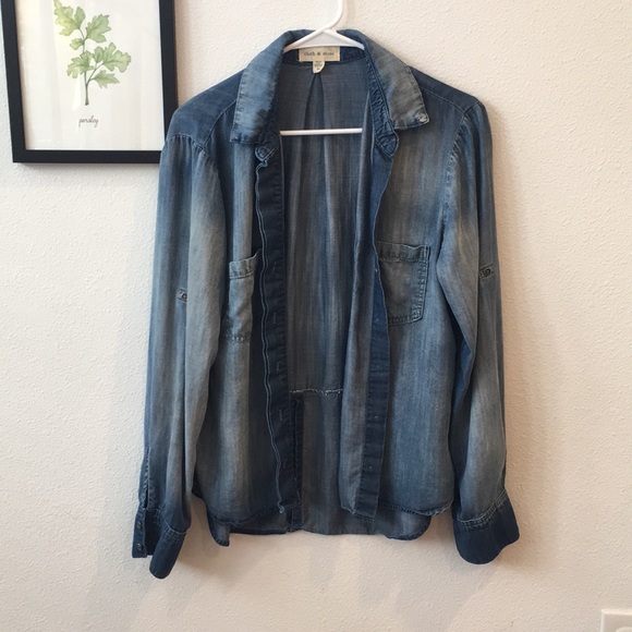 Cloth & Stone Split-Back Chambray Buttondown - Picture 3 of 8